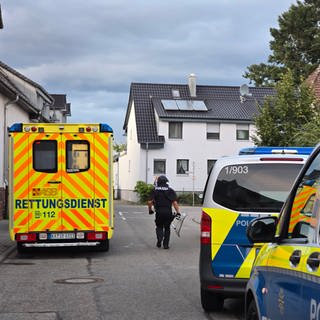 Polizeieinsatz in Stutensee, hier wurde ein Mann mit einem Messer verletzt. Er starb im Krankenhaus.