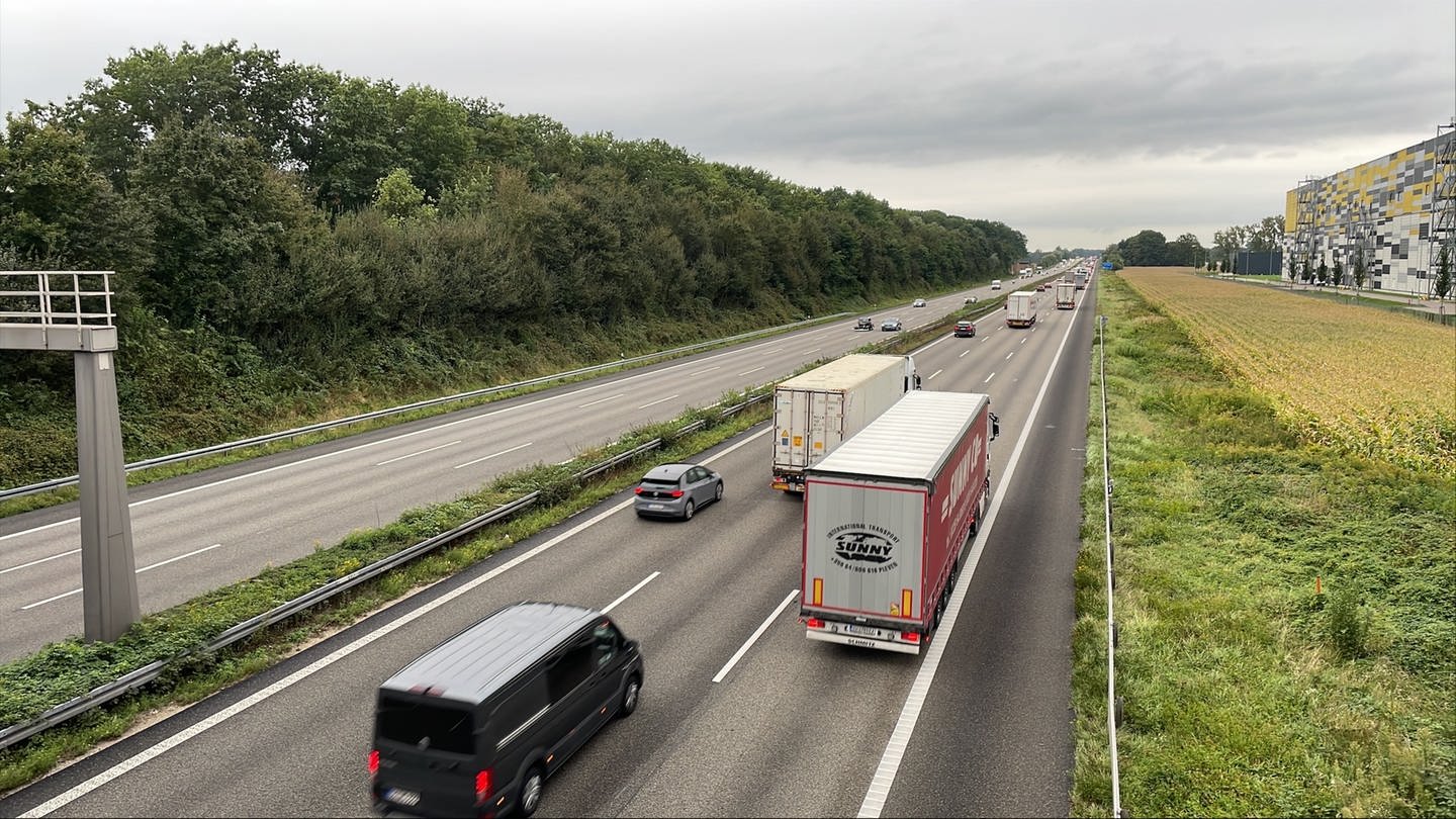 Nach einem Unfall auf der A5 bei Rastatt ist die Autobahn wieder frei.