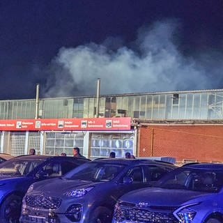 Feuer in Autohaus in Ettlingen