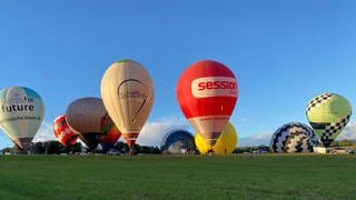 Heißluftballone vor dem Start in Pforzheim