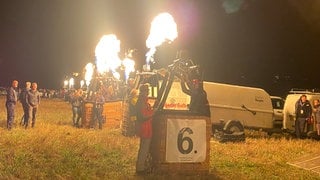 Das so genannte Ballonglühen beim 13. German Cup in Pforzheim - wegen starken Windes nur mit Feuer ohne Ballons. 