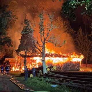 Auf einem Pferdehof im Calwer Ortsteil Oberriedt hat in der Nacht eine Scheune gebrannt.