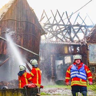 In Keltern im Enzkreis hat am Donnerstagnachmittag eine Scheune gebrannt. Die Feuerwehr hat das Feuer gelöscht.