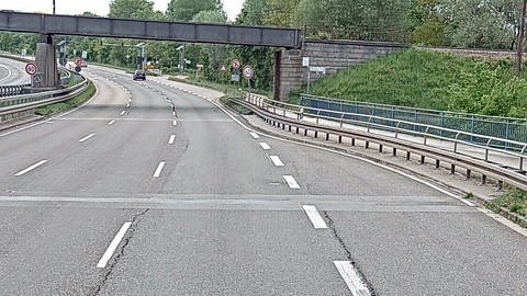 Albbrücke auf B10 bei Karlsruhe. Hier entsteht eine neue Baustelle.