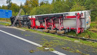 Tanklaster auf A8 bei Heimsheim