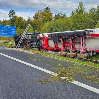 Tanklaster auf A8 bei Heimsheim