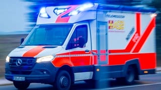 Bei einem Unfall mit einem Bus zwischen Calw und Bad Liebenzell wurden 13 Menschen verletzt (Symbolbild)