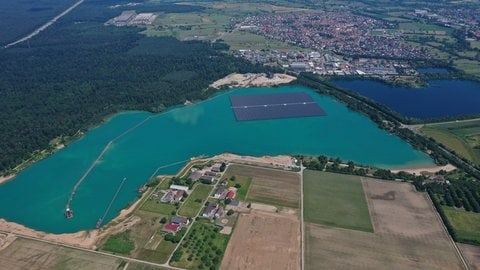 Schwimmende Photovoltaik-Anlage auf dem Philippsee in Bad Schönborn