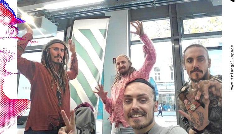 Die Gruppe als Jack Sparrow.