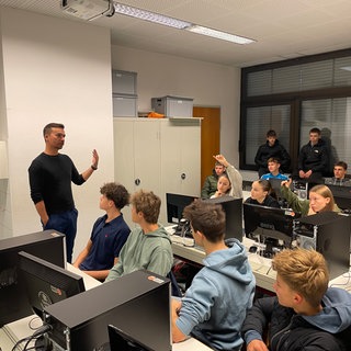 Der Lehrer Bob Blume im Unterricht am Windeck-Gymnasium in Bühl