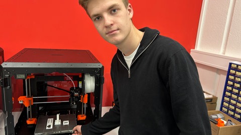 Sebastian Steppuhn hat Kameramodule im 3D-Drucker hergestellt.