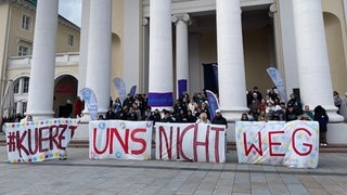 Kürzungen der Bundesregierung geplant: Demonstration für den Erhalt des Freiwilligendienstes in Karlsruhe