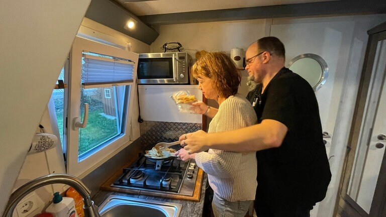 Probewohnen im Tiny House: In Rheinau können Leute ausprobieren, wie sich das Wohnen auf engstem Raum so anfühlt. 