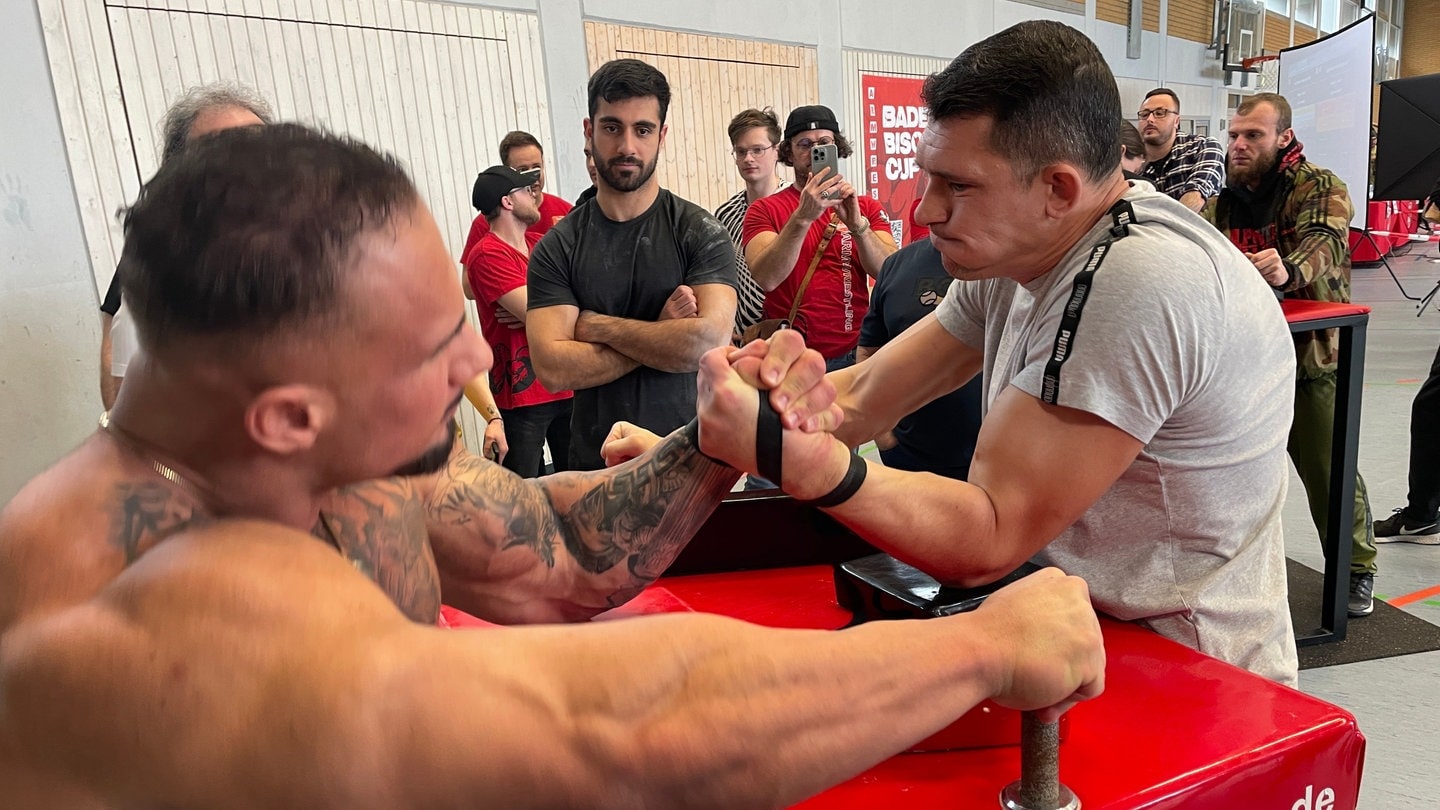 In Ispringen haben am Wochenende knapp 120 Menschen am Armwrestling Turnier der Baden Bisons teilgenommen