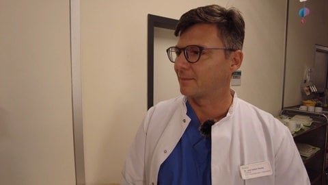 Dr. Zoltan Derzsy ist Chefarzt der Geburtshilfe in Pforzheim.