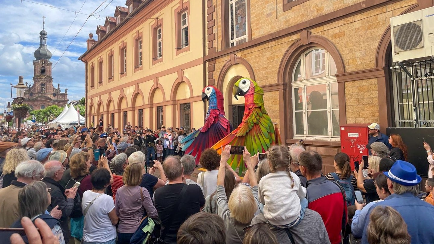 Beim Straßentheaterfestival tête-à-tête in Rastatt werden öffentliche Plätze zu Theater- und Tanzbühnen.