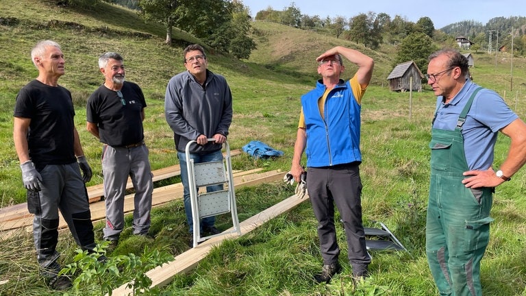 Die Ziegenfreunde Bermersbach haben in dem Ortsteil von Forbach Heuhütten am Ziegenpfad renoviert.