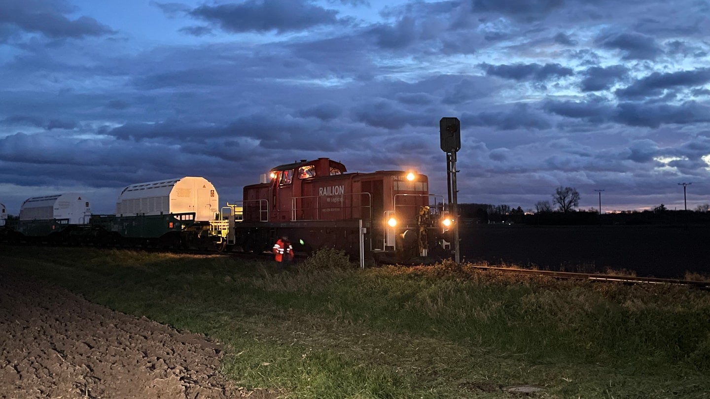 Castor-Transport mit Atommüll ist am ehemaligen AKW in Philippsburg angekommen.