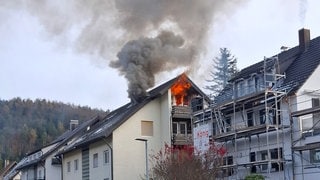 Brand in Mehrfamilienhaus in Bad Herrenalb (Kreis Calw)