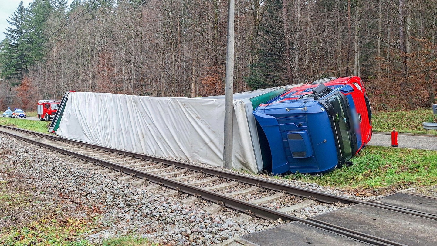 S-Bahn-Linie zwischen Ettlingen und Bad Herrenalb wegen Lkw-Unfall gesperrt