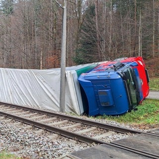 S-Bahn-Linie zwischen Ettlingen und Bad Herrenalb wegen Lkw-Unfall gesperrt