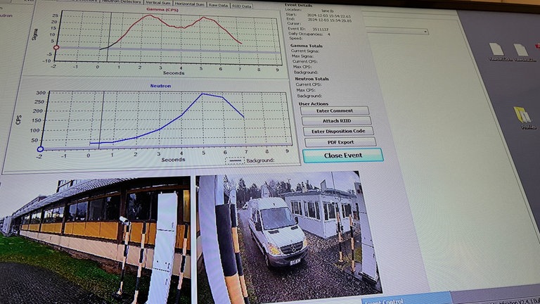 In Karlsruhe lernen Teilnehmende bei einem Workshop am JRC wie illegal transportiere radioaktive Stoffe identifiziert werden können.