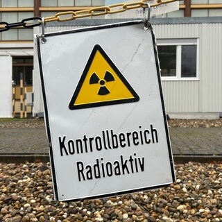 In Karlsruhe lernen Teilnehmende bei einem Workshop am JRC wie illegal transportiere radioaktive Stoffe identifiziert werden können.