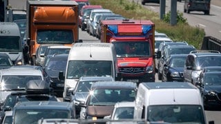 Unfall Symbolbild, Rettungswagen auf Autobahn