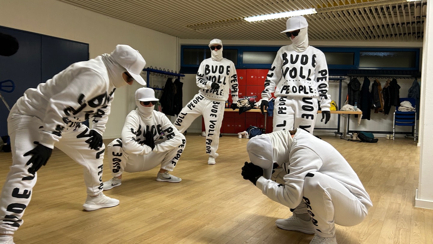 Die Fitness Jumper aus Ettlingen standen mit Deichkind in Stuttgart auf der Bühne.