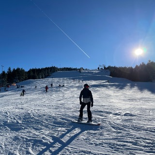 Am Seibelseckle im Schwarzwald lockte der Schnee viele Skifahrer an.