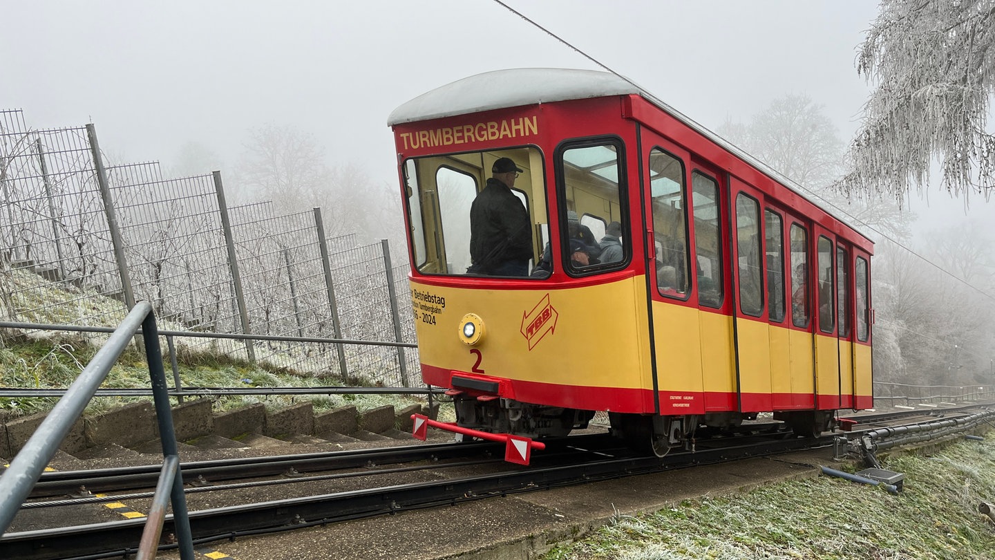 Die Turmbergbahn mit ihren gelb-roten Wagen aus den Sechziger Jahren soll ausgemustert werden