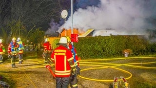 Löscharbeiten auf Campingplatz in Waldbronn