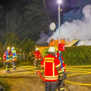 Löscharbeiten auf Campingplatz in Waldbronn