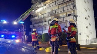 In Gaggenau (Landkreis Rastatt) hat es in der Nacht auf Freitag in einem Hochhaus gebrannt. 