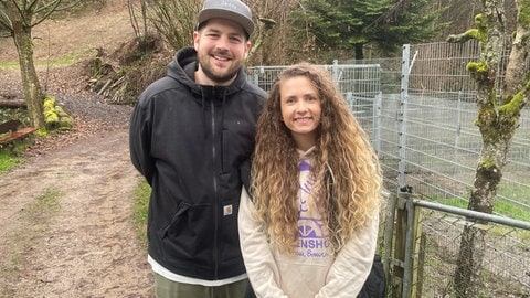 Das Gründerpaar Marcel und Sina Hildmann auf dem Lebenshof in Ottenhöfen