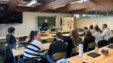 In der Baden-Badener Robert-Schuman-Schule stehen viele Jungwähler vor der Qual der Wahl