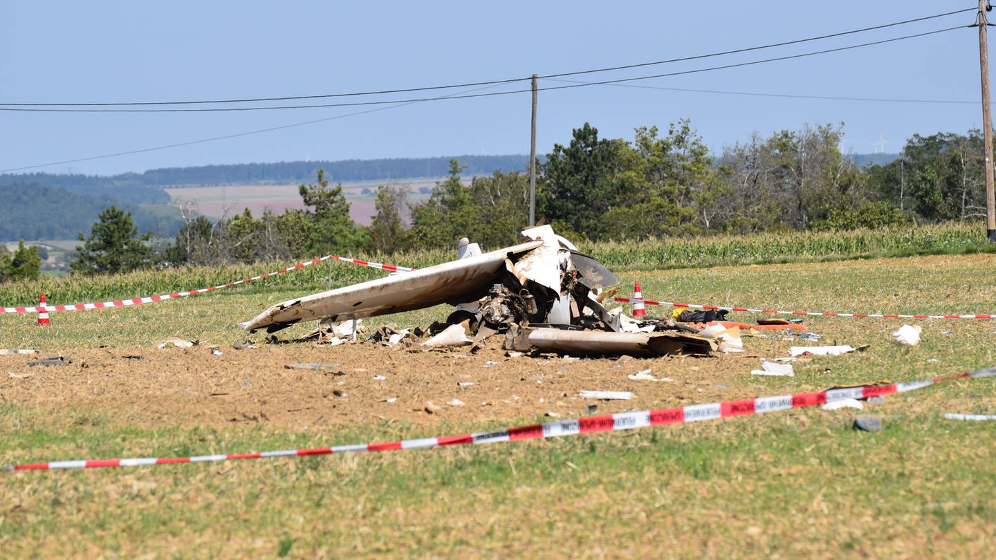Flugzeugabsturz bei Höpfingen Pilot kommt ums Leben