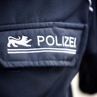Polizeischriftzug auf einer Uniform