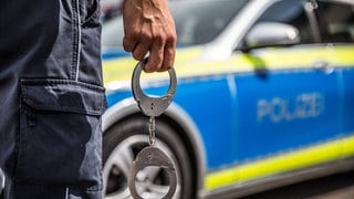 Die Polizei hat in Mannheim einen 21-Jährigen festgenommen, der versucht haben soll, einen anderen mit einem Messer zu töten.