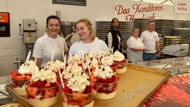 Der Maimarktbecher mit Erdbeeren ist ein Klassiker auf der Verbraucherschau.