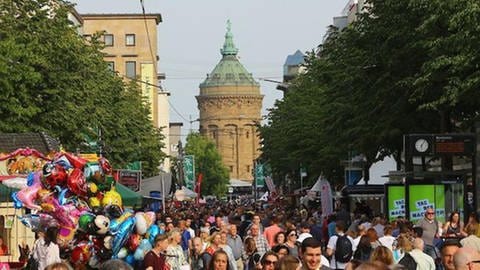 Nach zwei Jahren Corona-Zwangspause besuchen rund 330.000 Menschen das Stadtfest in Mannheim