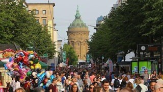 Nach zwei Jahren Corona-Zwangspause besuchen rund 330.000 Menschen das Stadtfest in Mannheim