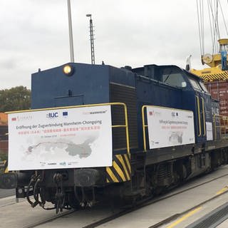 Güterzug wird in Mannheim beladen