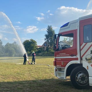 Freiwillige Feuerwehr in Edingen-Neckarhausen (Rhein-Neckar-Kreis) bei einer Übung.