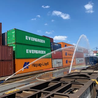 Container im Mannheimer Hafen