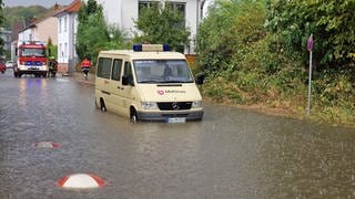Starkregen setzte Straßen und Keller in Wiesloch unter Wasser.