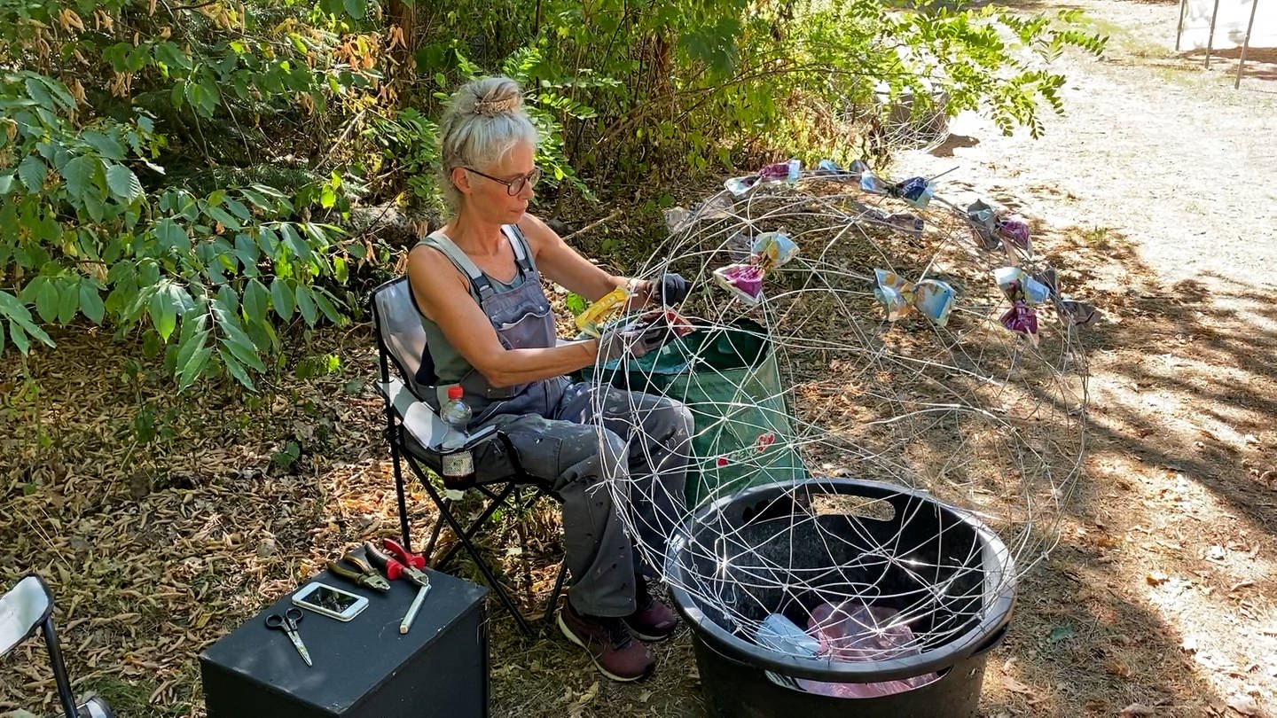 Elles Magermans macht Kunstwerke aus Müll