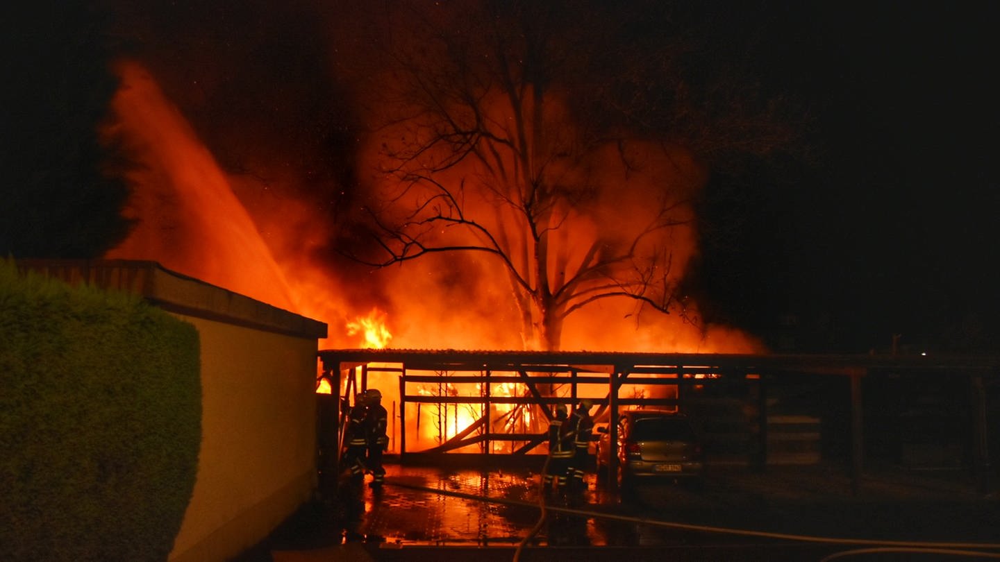 Brennende Gartenhütte in Wiesloch