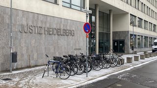 Das Landgericht Heidelberg im Schnee