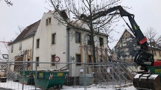 Das einsturzgefährdete Haus in Wiesloch (Rhein-Neckar-Kreis) wird für über 80.000 Euro abgerissen.